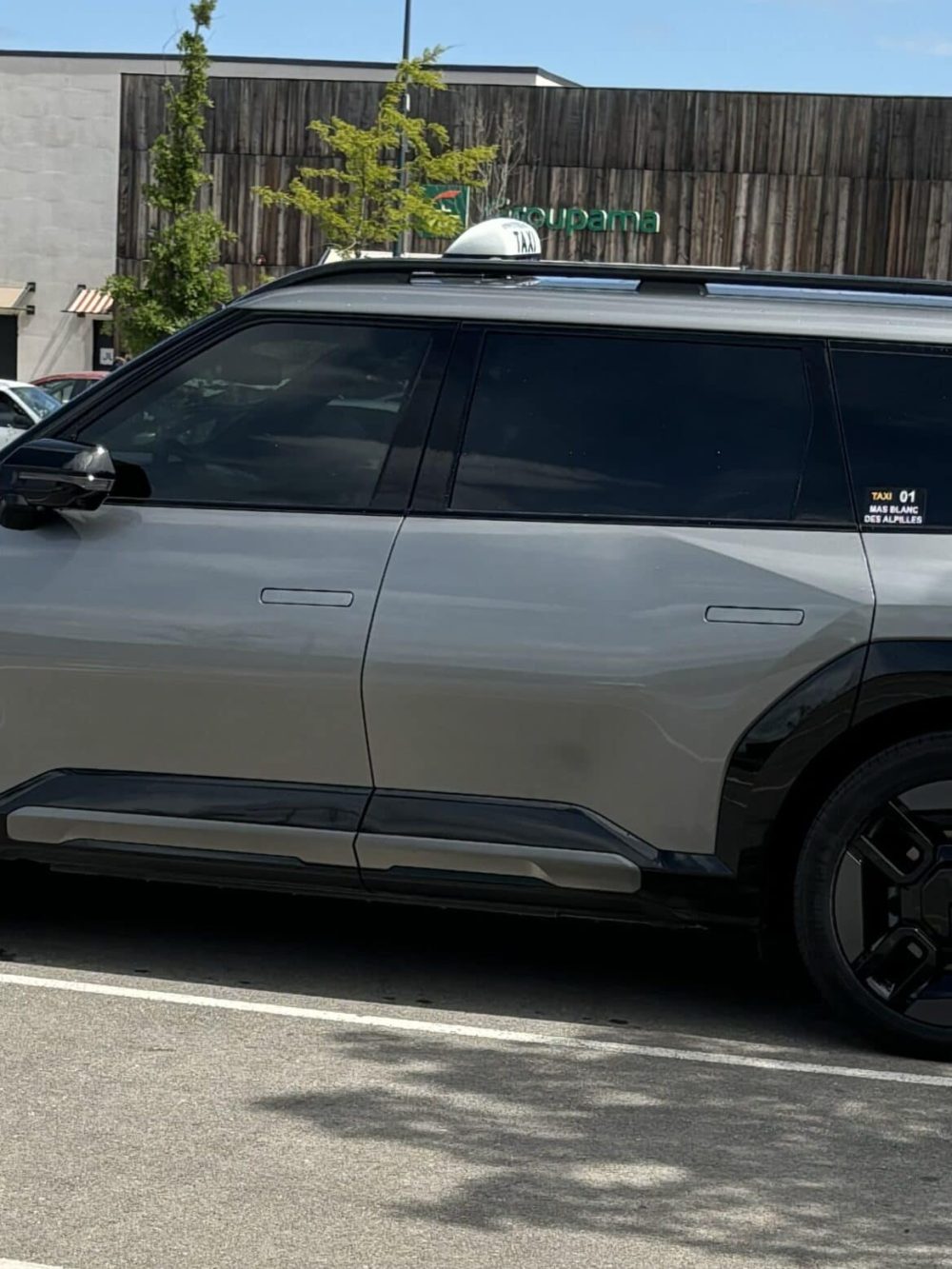 KIA EV9 100_ électrique extérieur 3